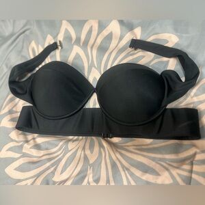 🌻Black Strapless swim top🌻